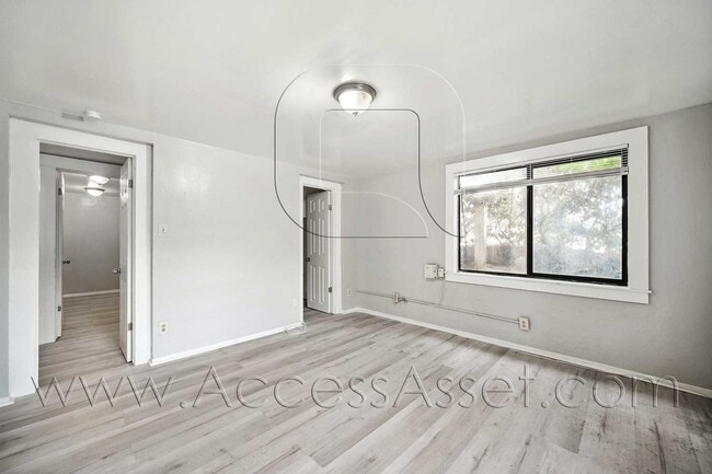 Photo - 242 N Chestnut St Unit 2