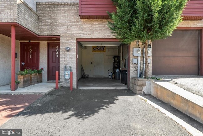 Building Photo - 4041 Cresson St Rental