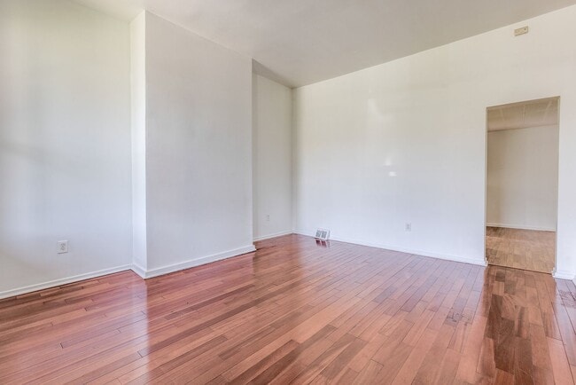 Photo - 834 Industry St