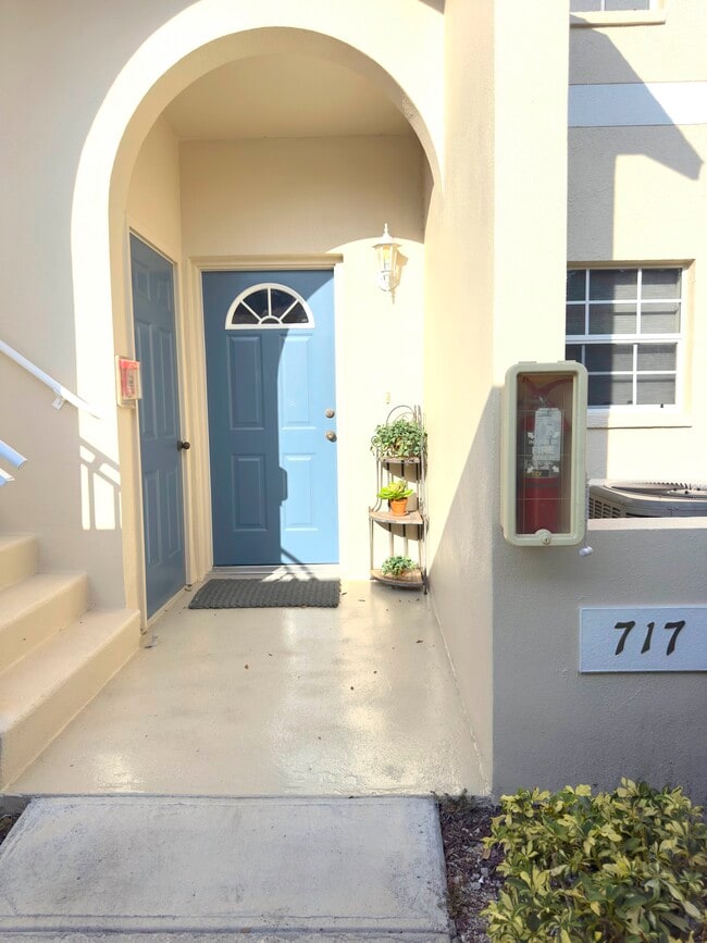 Building Photo - 8370 Wingate Dr Unit 717