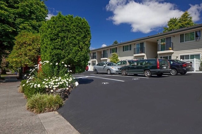 Building Photo - Irvington Flat with Timeless Classic Charm! Unit CI1925