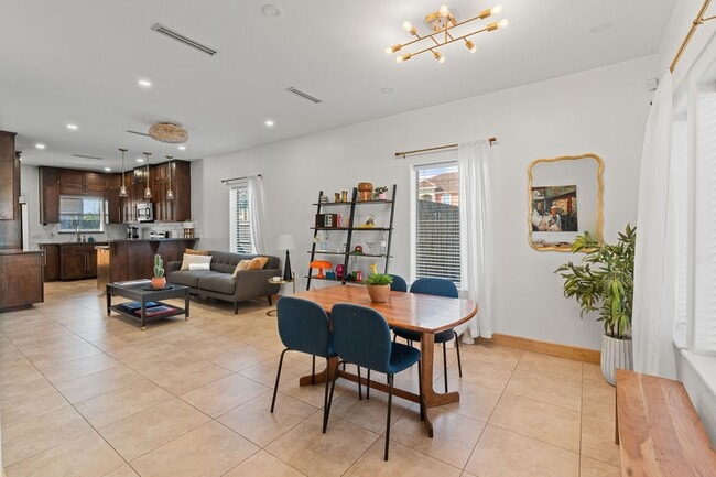 Photo - 3002 S L Ln