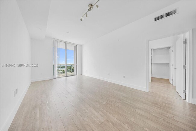 Photo - 7928 East Dr Unidad 902