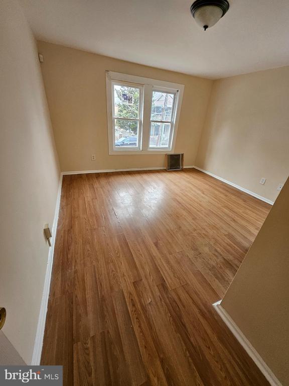 Building Photo - 324 Mary St