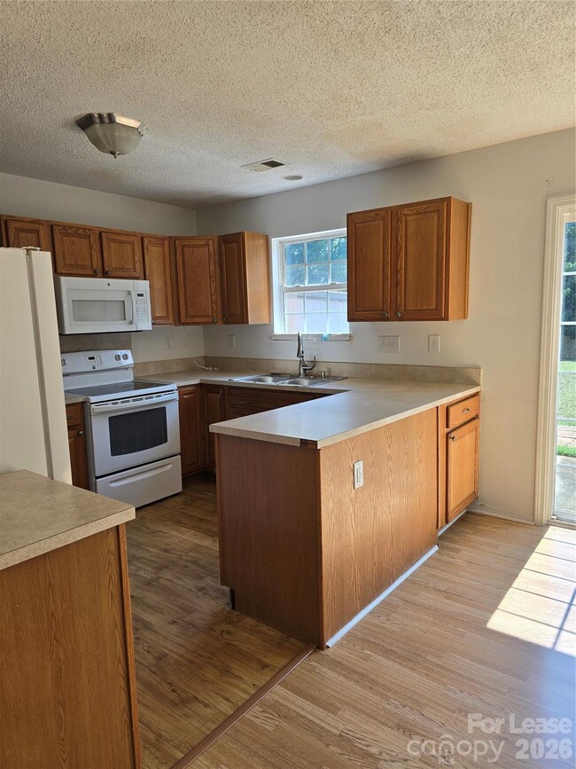 Photo - 3073 Parade Ln SW