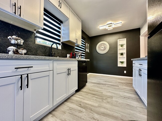 kitchen / dining - 1220 N Cordova St Apartments Unit 1220