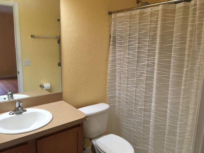 Photo - 4605 Midland St