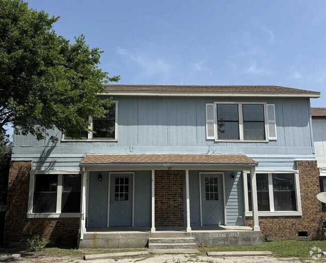 Building Photo - 103 E Moerbe St Rental