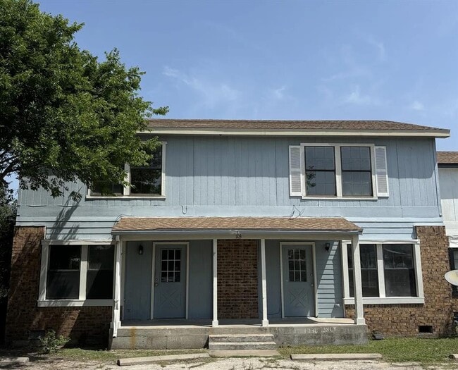 Building Photo - 103 E Moerbe St Rental