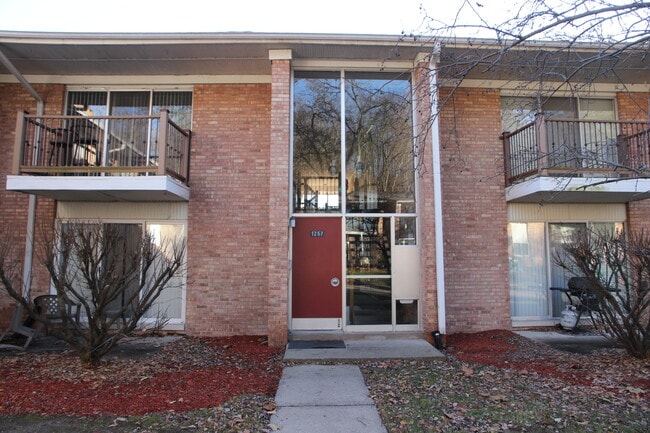 Building Photo - 1257 Island Dr Unit #203