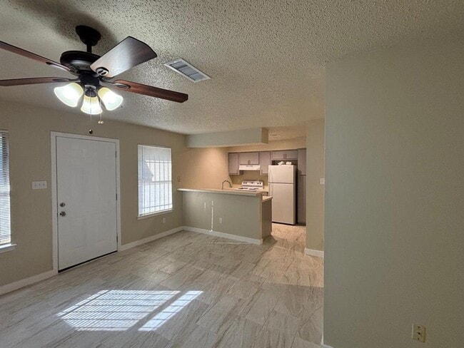 Photo - 4609 E 12th St Unidad 4