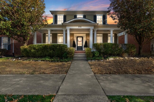 Building Photo - Gated Home in Franklin!