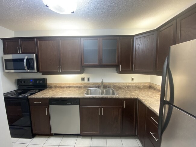 Photo - 245 Kingsmere Blvd