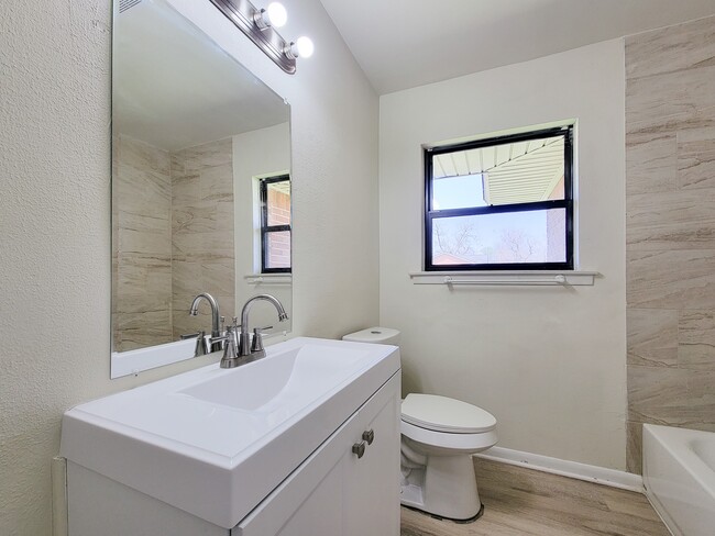 Photo - 133 S Yaupon St