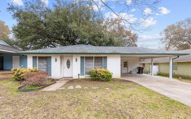 Building Photo - COMING APRIL 1ST!  NEWLY REMODELED HOME!