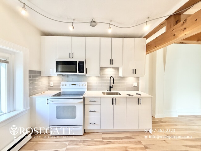 Photo - Spacious 1-Bedroom Upper Apartment with Parking – Utilities Included – Cambridge Unit 3