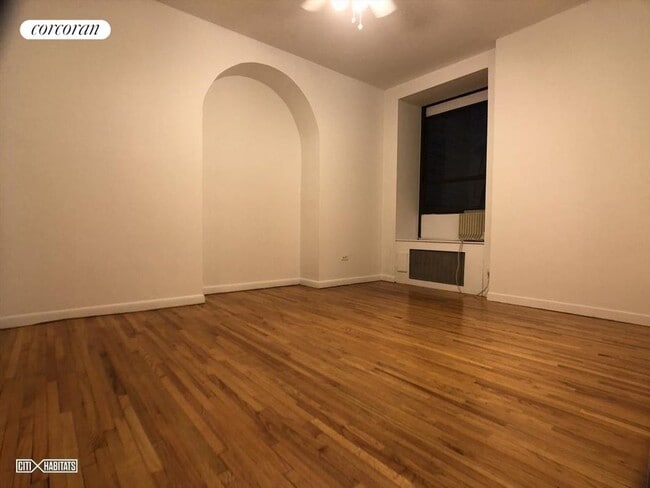 Photo - 117 W 58th St