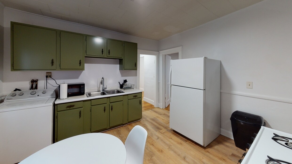 Photo - Private bedroom in 4 bed/1 bath Home