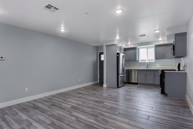 Photo - This beautiful and updated 4 Bed / 3 Bath apartment in a prime Boyle Heights location is now avai... Unidad 958 1/2 S Breed St