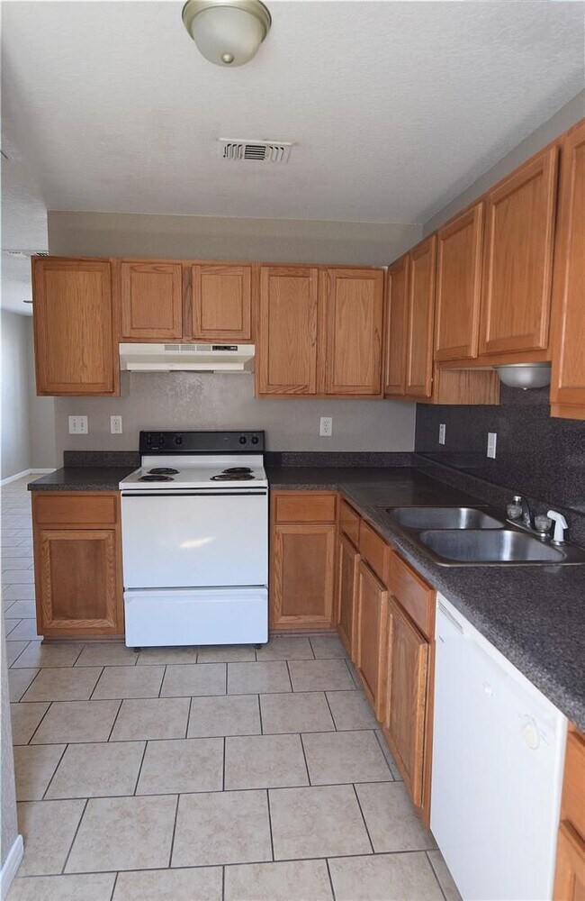 Photo - 3208 Hereford Ln