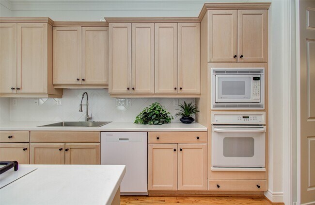 Photo - 1931 Woodbury St