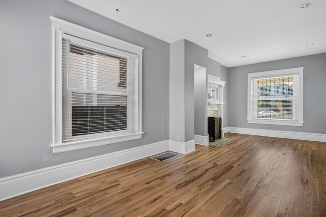 Building Photo - Beautiful Denver Townhome