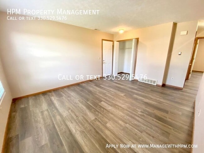 Photo - 2525 Zircon St NE