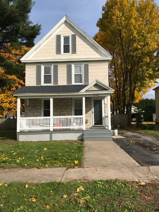 Photo - 216 Richardson Ave House