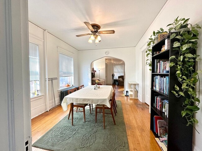 Photo - AVAILABLE JUNE - 3 Bed 1 Bath in Central Location Unidad C