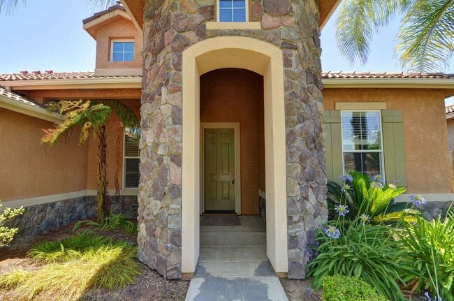 Photo - Immaculate Home off of Shepherd & Locan