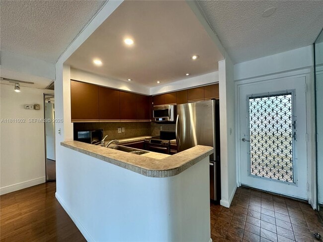 Photo - 3545 NE 167th St Unidad 204