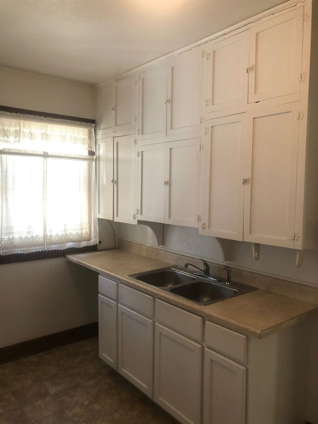 Photo - MOVE IN SPECIAL!