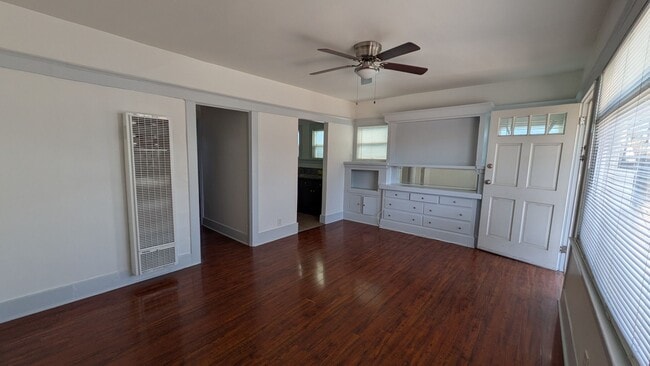 Building Photo - Spacious 1 Bedroom in Long Beach !!! Unit 431 1/2 Rental