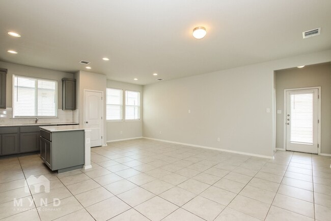 Photo - 252 Fabion St