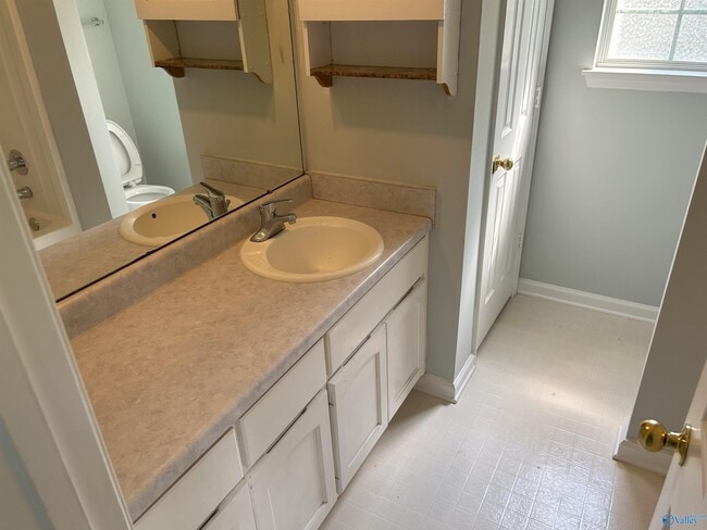 Photo - 225 Postwood Ct