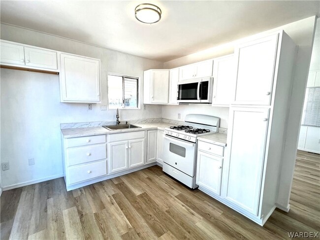 Photo - 945 Holly St