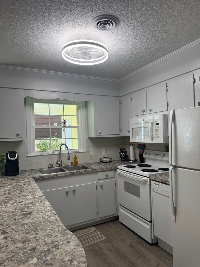 Photo - FULLY FURNISHED Wooded Oak Island area  3 ...