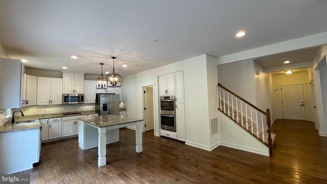 Building Photo - 2309 Harmsworth Dr