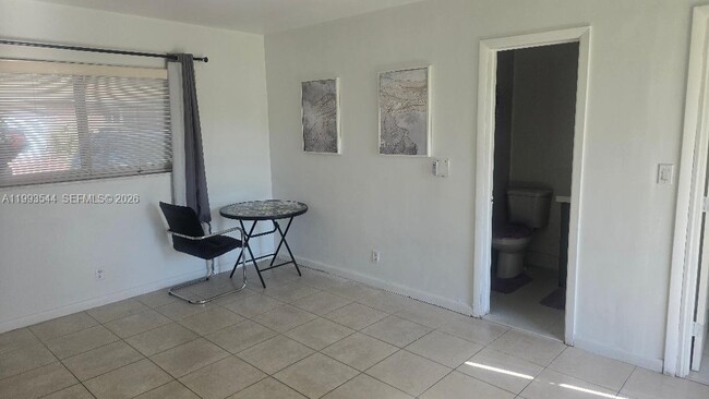 Photo - 1544 Arthur St Unit 4A