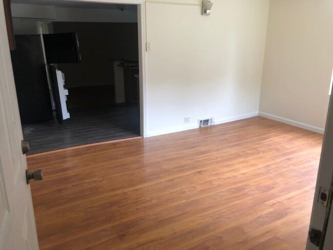 Photo - 6454 Williams Rd