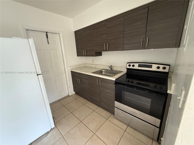 Building Photo - 14355 NE 6th Ave Unit 6