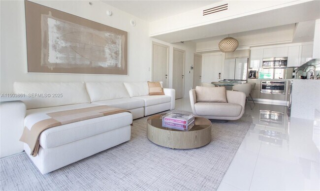 Photo - 92 SW 3rd St Unidad 1711