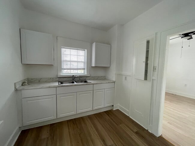 Photo - 1623 N Interstate 35