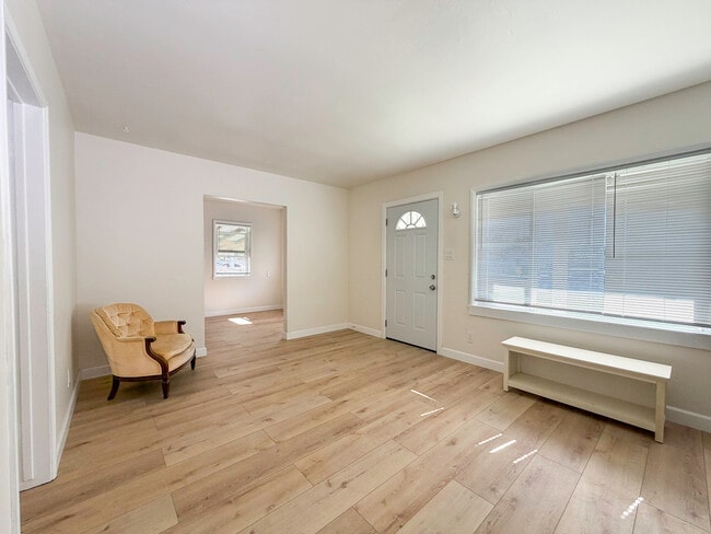 Photo - 1722 E Victoria Ave Unit A