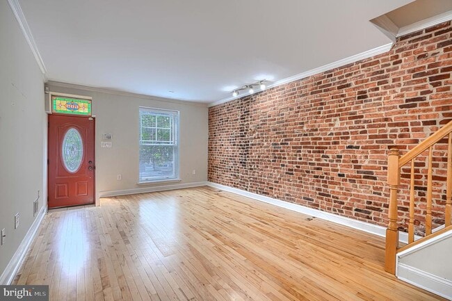 Building Photo - 609 East St