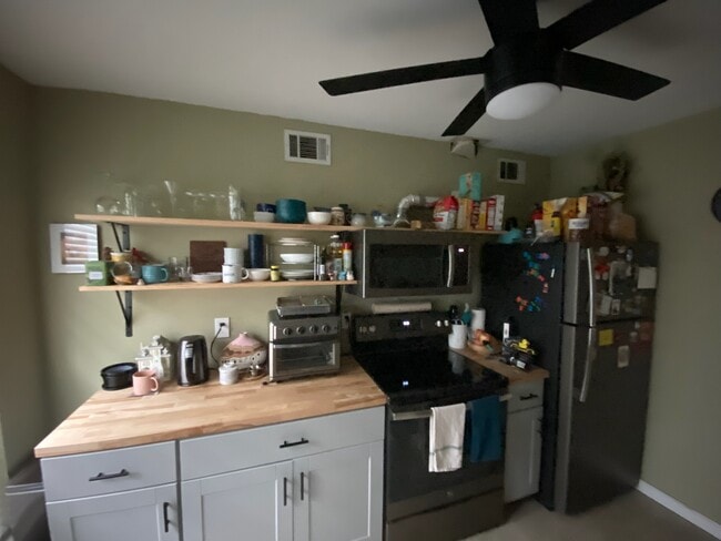 Kitchen - 513 W Lookout Dr Unit 209