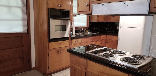 Photo - 333 6th St SW