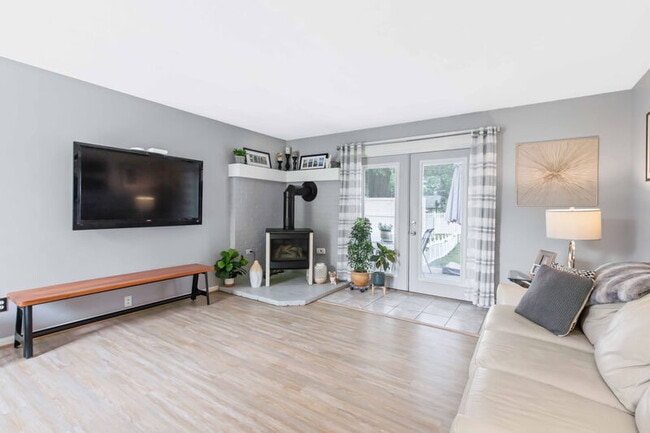 Photo - 24 Knollwood Dr
