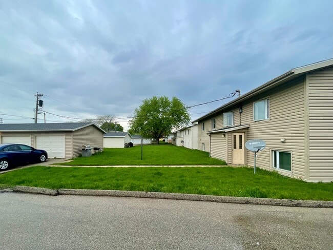 Photo - Upper level 2-bed, 1-bath Unit A1501-4