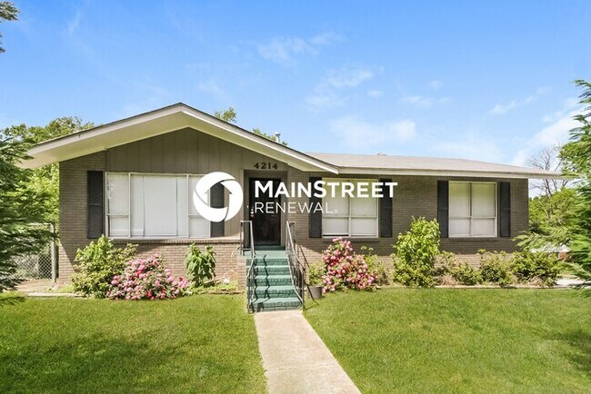 Building Photo - 3 Bedroom Pet-Friendly Home in Memphis, TN with Main Street Renewal